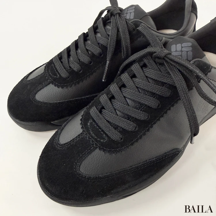 コロンビア　防水スニーカー　アッパーデザイン