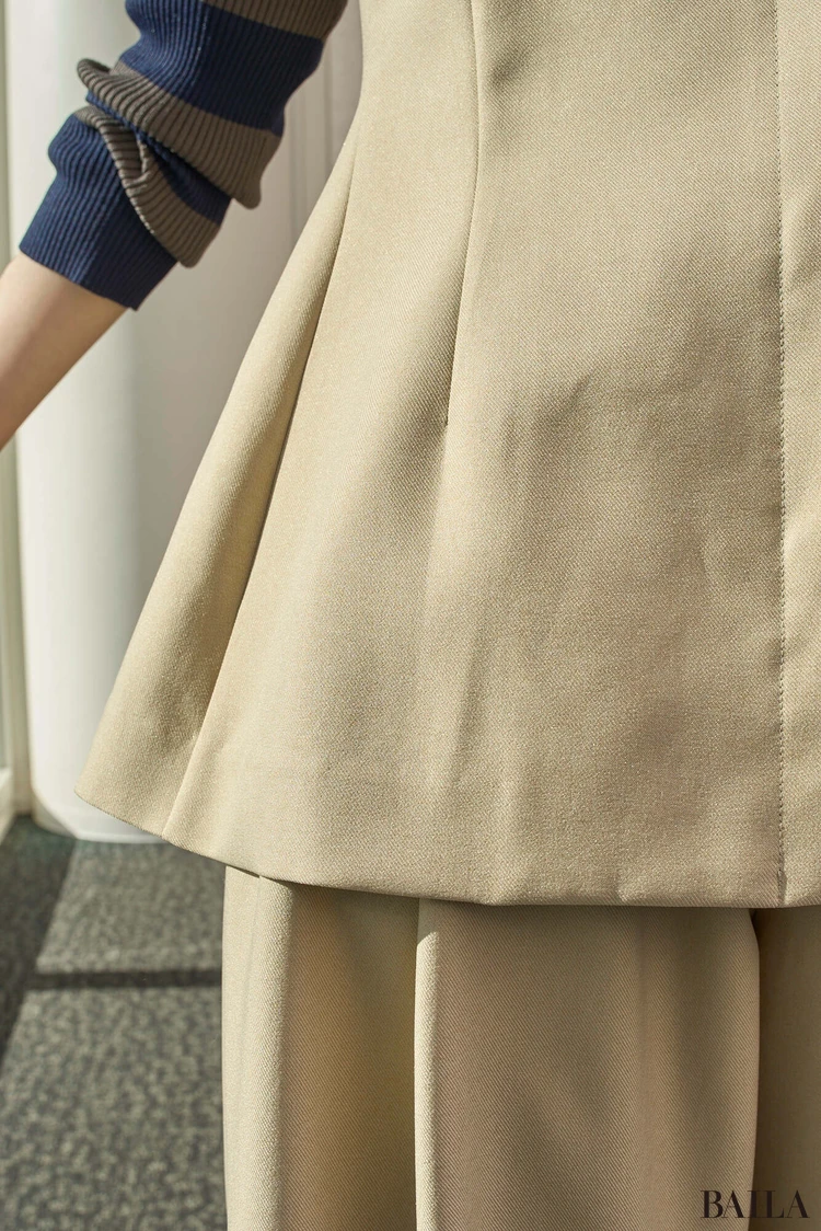 ウエスト：一番細いところからふわっと広がる計算し尽くされた縫製