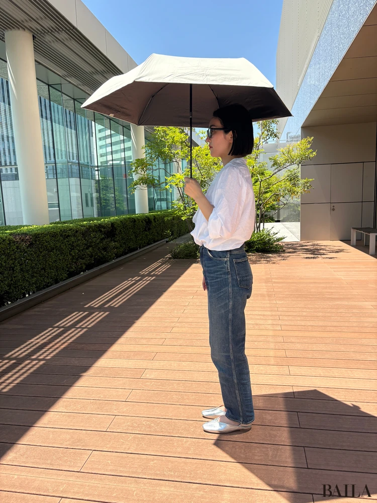 ゼロアンド（-0&）シリーズの「晴雨兼用折りたたみ日傘　差したところ全身