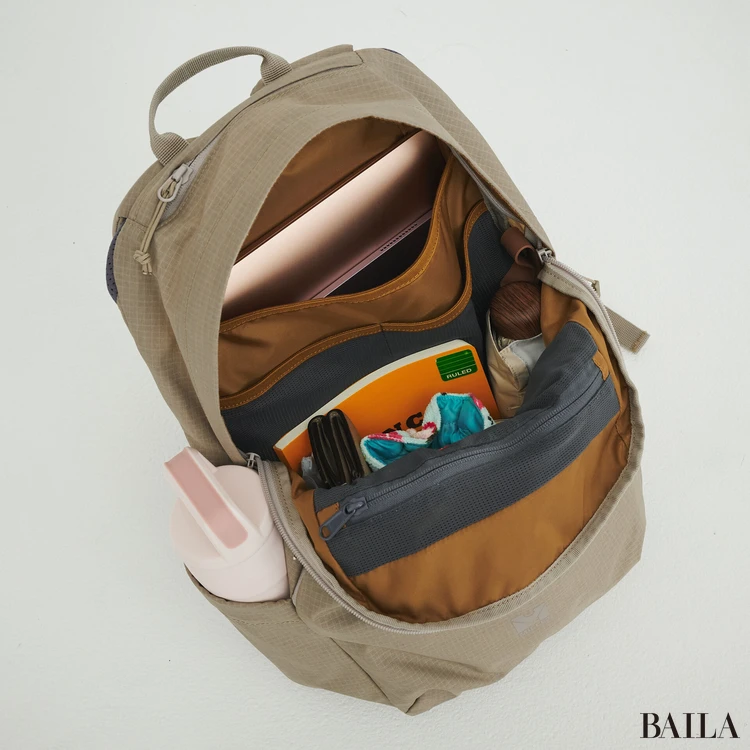 ミレー リュック 収納力 通勤グッズをバッグに入れた様子