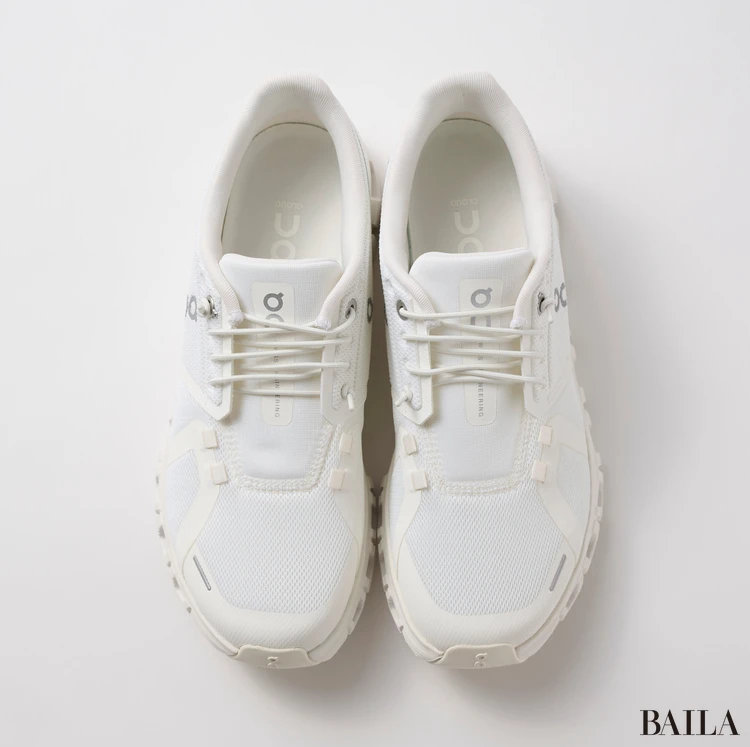 onのスニーカー 白スニーカー クラウド6