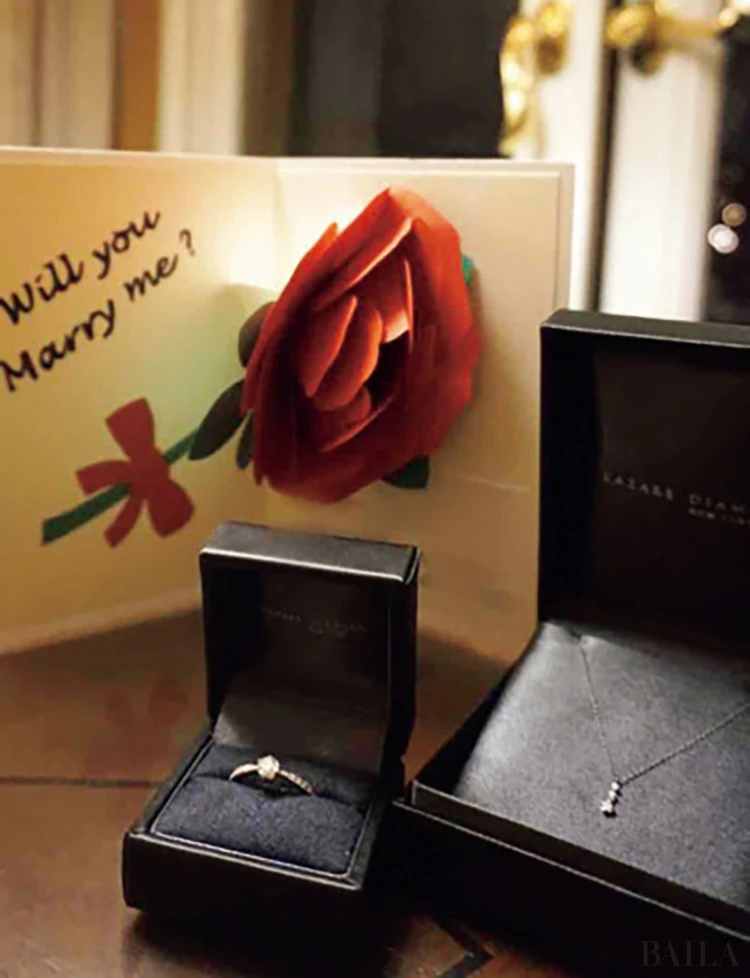 「『ダイヤの指輪をつける機会が増えるだろうから』と婚約指輪に似合うダイヤのネックレスをプレゼントしてくれて、その気遣いに感動」(輪島真奈美さん・29歳)