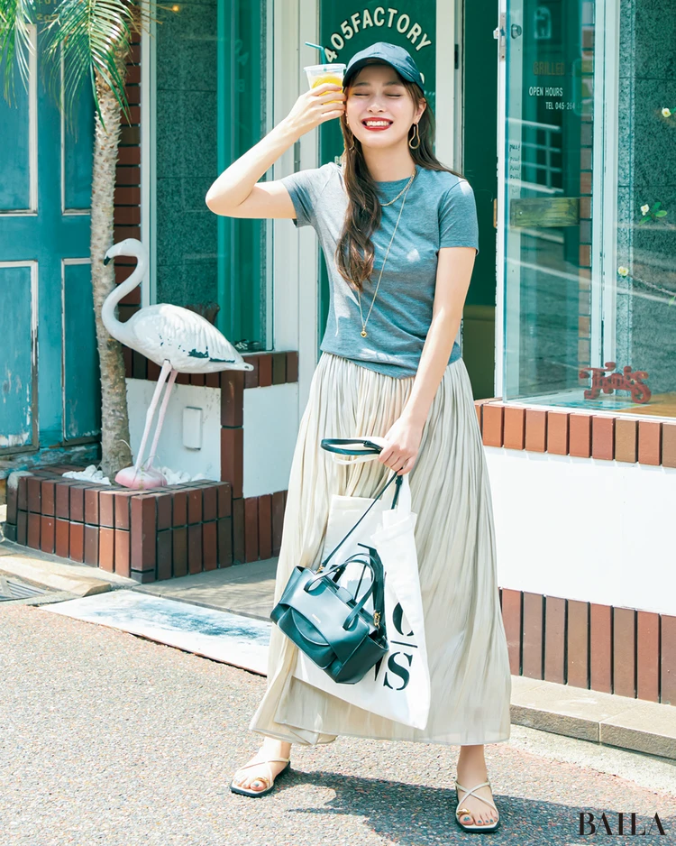 内田理央 スカートコーデ