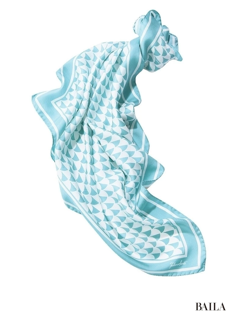 スカーフ￥39600／エリオポール代官山（エリオポール）