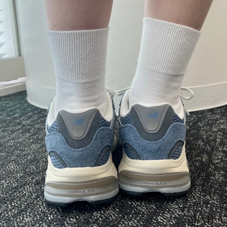 ニューバランス 歩きやすいスニーカー U2010