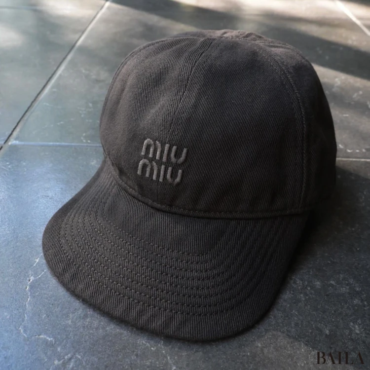 ミュウミュウ(Miu Miu)ブラウンのキャップ