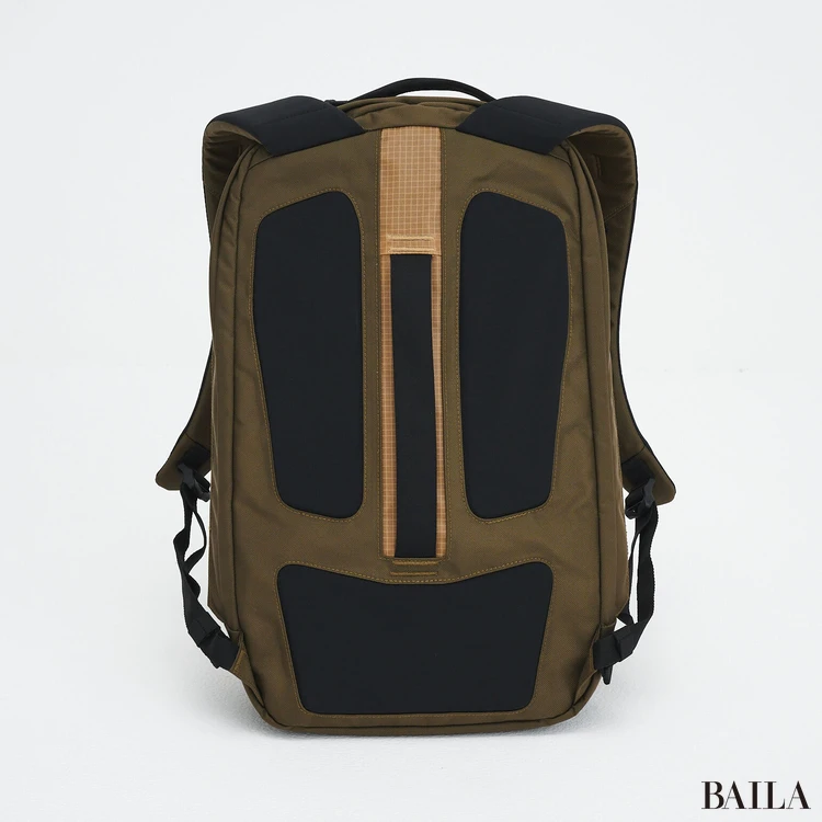 ピークパフォーマンス　リュック　サイド