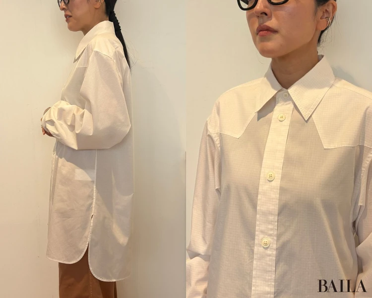 ロングシャツ￥3990・ワイドストレートジーンズ￥4990／ユニクロ ユー（ユニクロ）