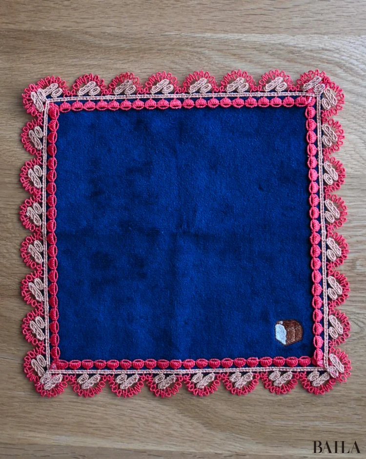 近沢レース店×ポンパドウル「パン・ドゥ・ミー」のタオルハンカチ　全体