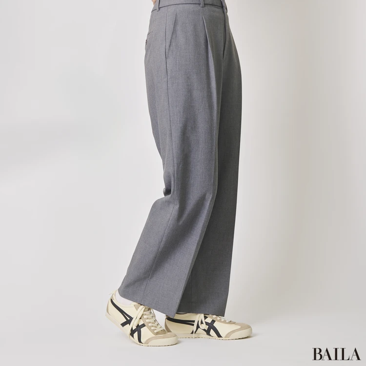 オニツカタイガーのスニーカーを試着　メキシコ66