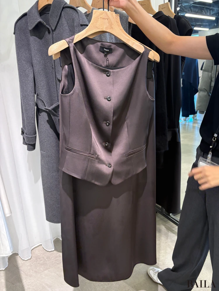 サテンベスト　サテンスカート