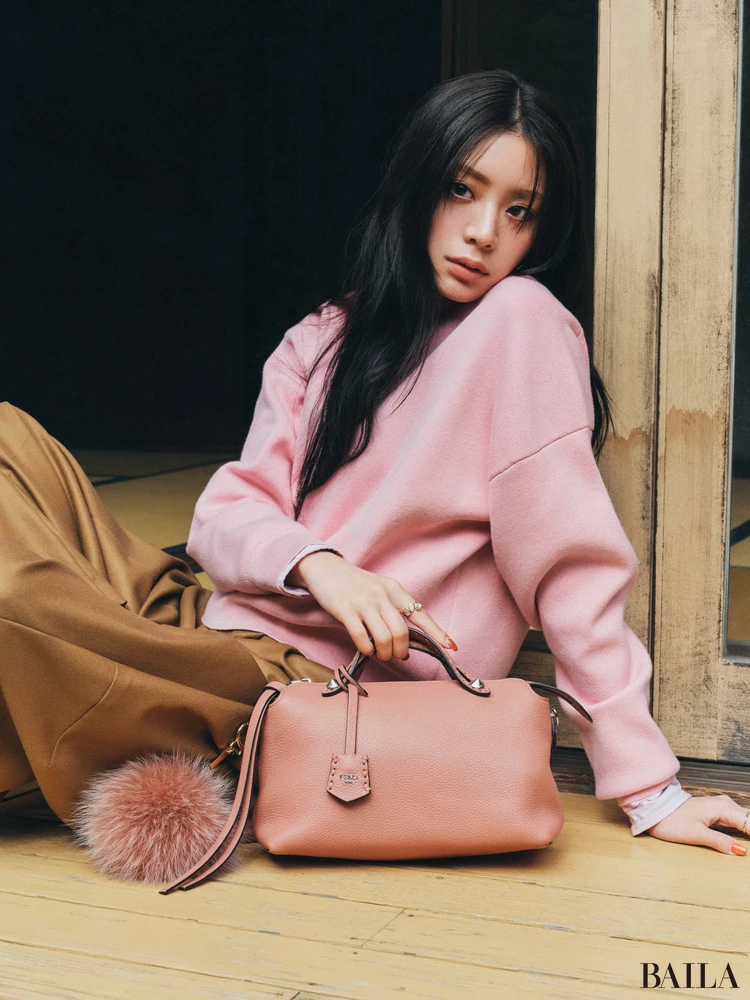 貴島明日香さんが持つ「FENDI（フェンディ）」のバッグ「バイ ザ ウェイ セレリア ミディアム」