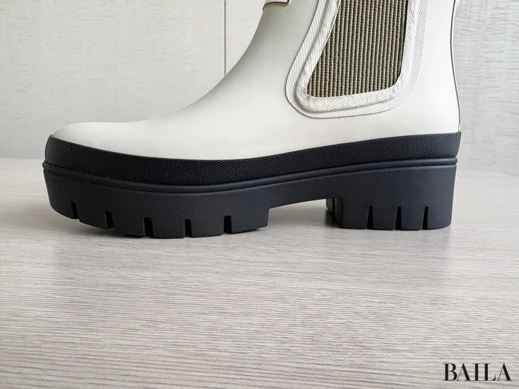 色み:ベージュがもたらす、軽やかな抜け感