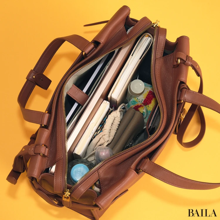 TUMI（トゥミ）　Agent ミディアム・トート　収納力　通勤グッズをバッグに入れた様子