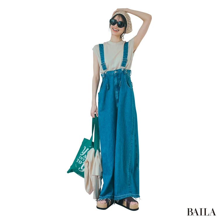 佐藤晴美 やんちゃなカジュアルを楽しむ日はさりげなく大人っぽさを漂わせて【BAILA今日のコーデ】