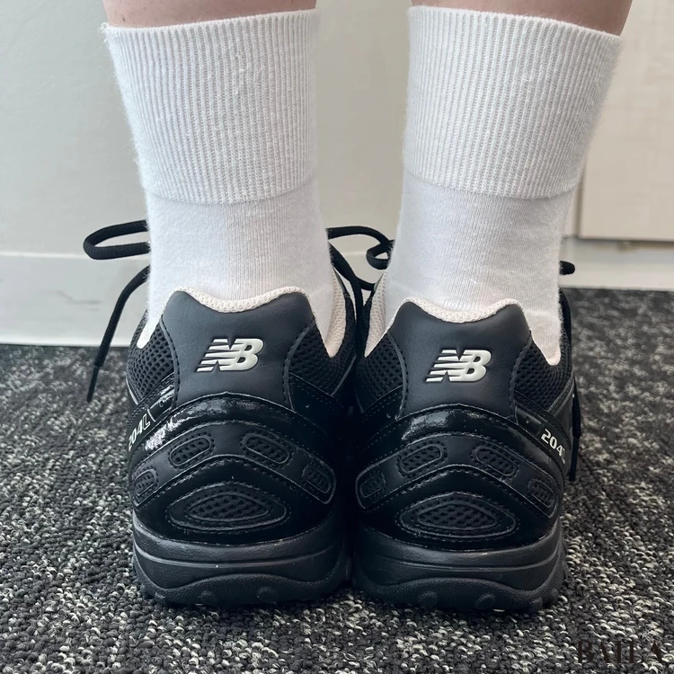 ニューバランスのスニーカーをお試し 後ろ姿