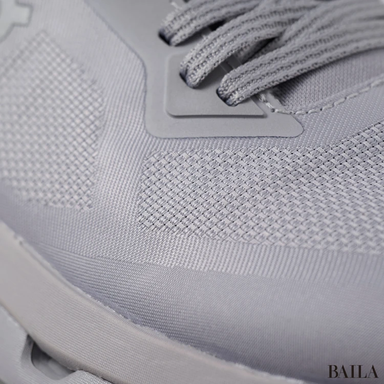 onのスニーカー 歩きやすい Cloudzone