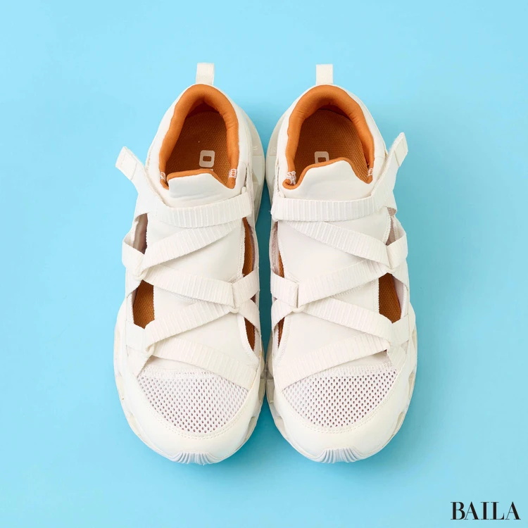 ミズノのスニーカー　歩きやすい　ウェーブプロフェシーストラップ