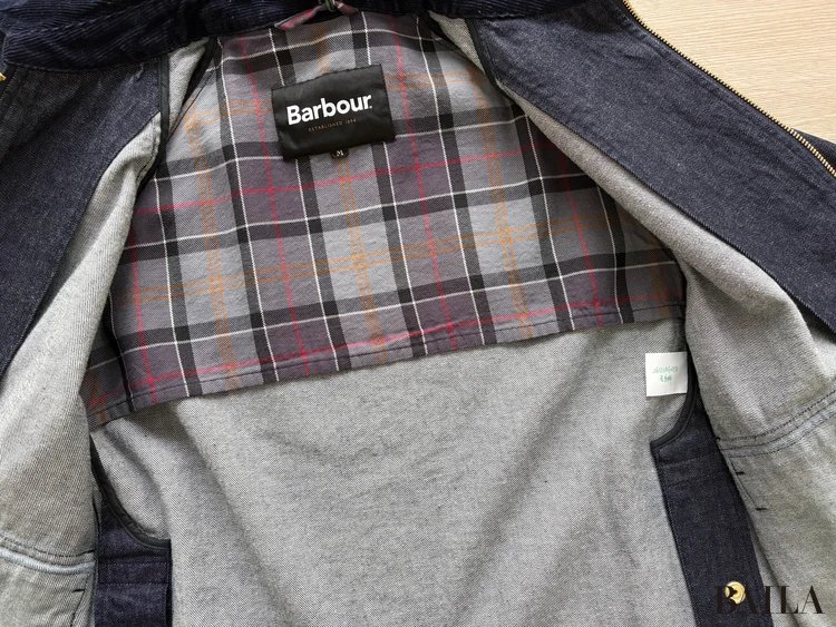 後ろ身頃の裏地がチェック