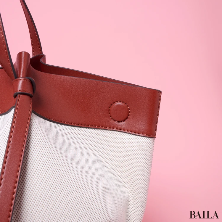 チャールズ＆キース　カルラ キャンバストートバッグ　サイドのマグネット