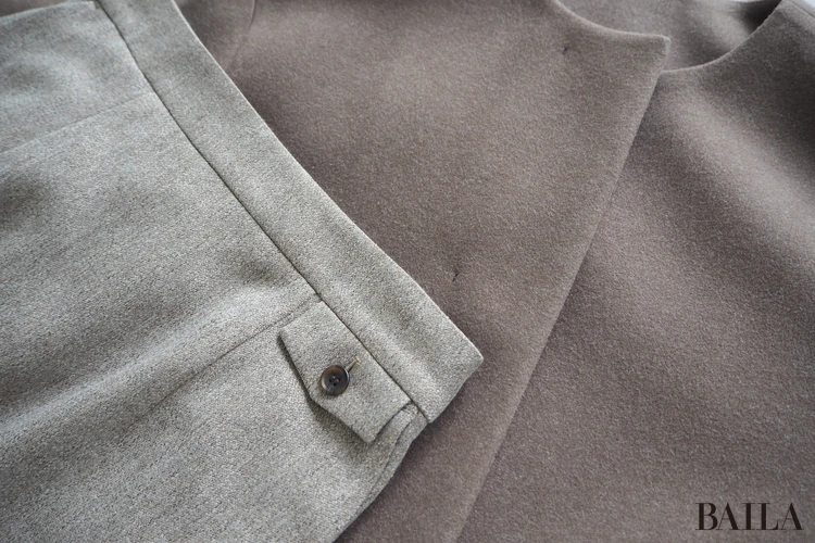 「サイドタックスカート」のベージュ　青山商事　スーツスクエア　CHANTOWA ウールライクノーカラーコート　￥21890　ブラウン　サイズ38　色み比較