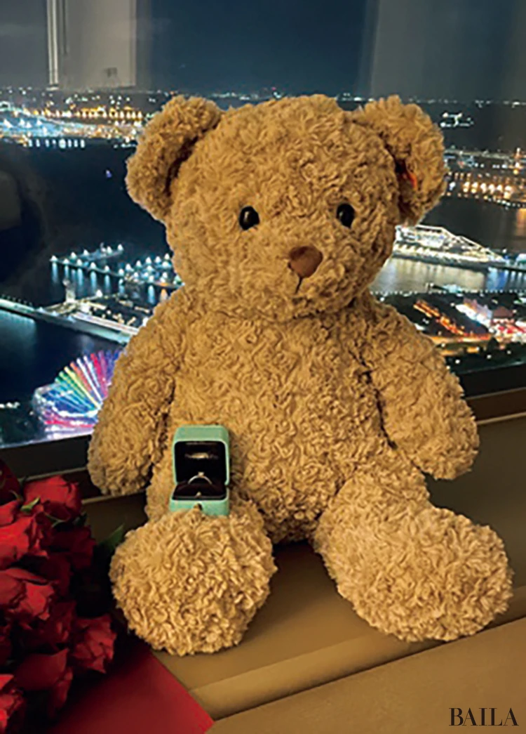 「前々から欲しいと伝えていた『シュタイフ』の大きなテディベアを、思い出に残る特別な日に用意してくれたのが嬉しかった」(編集ピロイ・29歳)