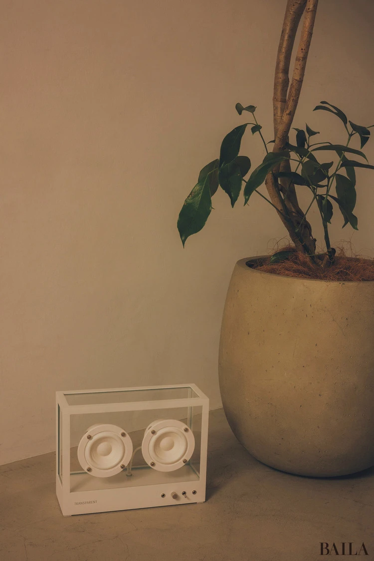 デザインも音質も透明性の高さが魅力！