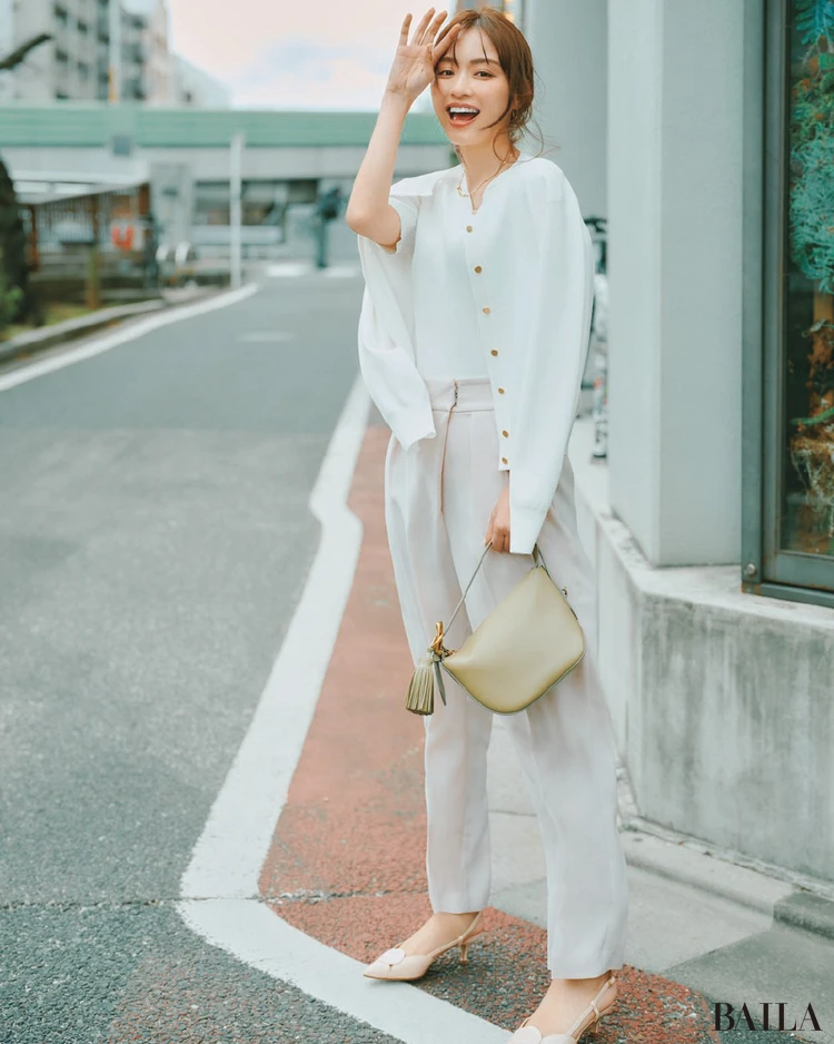 UVカットカーディガンでおしゃれしながら日焼け対策【BAILA今日のコーデ】