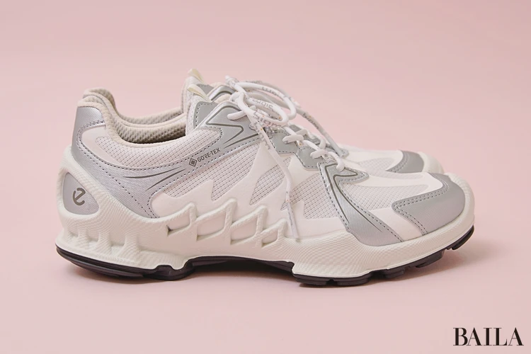 ECCOのスニーカー 歩きやすい BIOMAEX