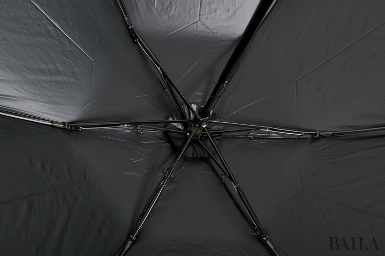 モンベルの日傘　軽量コンパクト設計！バッグに入れても気にならない持ち歩きやすさ