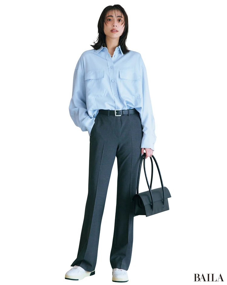 「Theory(セオリー)」のセミフレアパンツ モデル着用