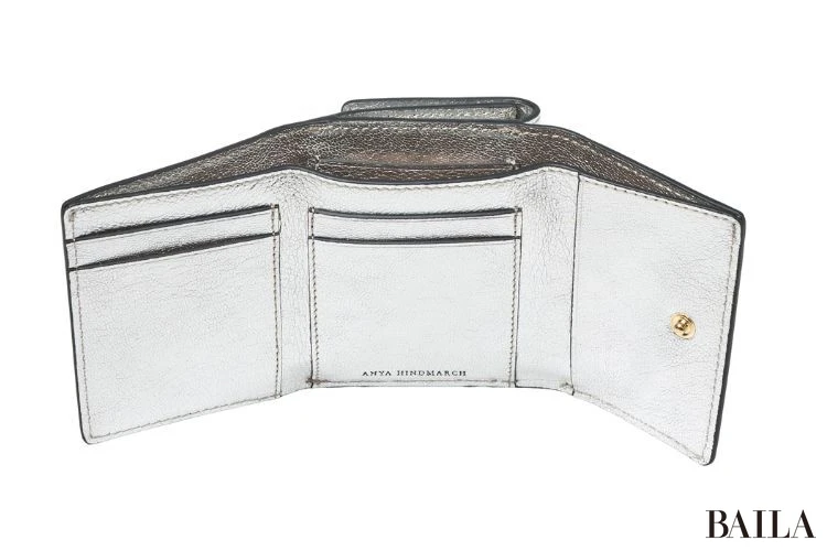 アニヤ・ハインドマーチ　財布の中