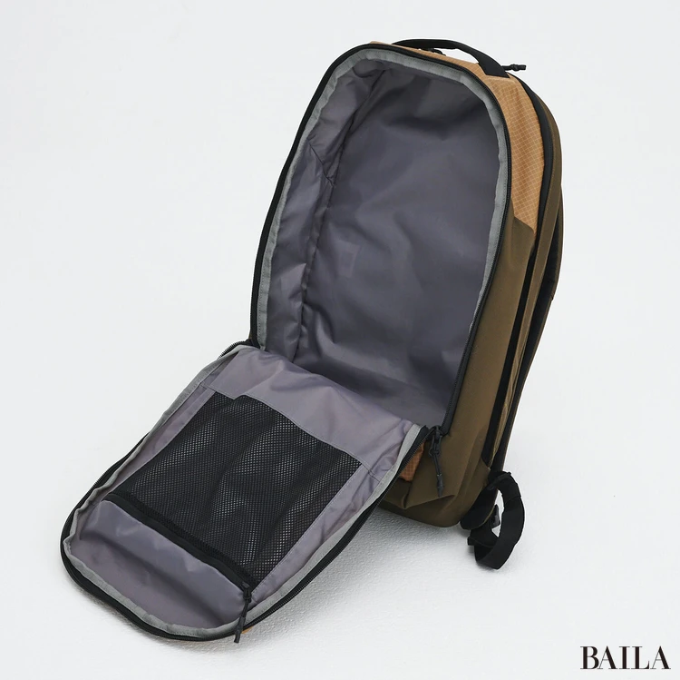 ピークパフォーマンス　リュック　メイン収納