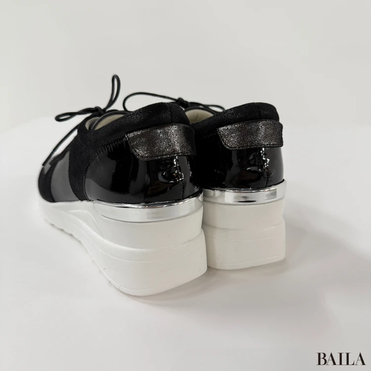 銀座かねまつ　ウェッジスニーカー　ヒール寄り画像