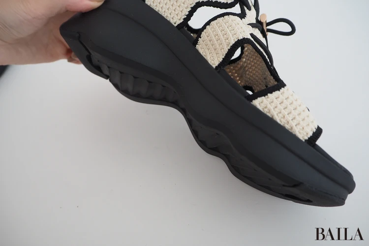 歩きやすさ・はき心地:フィット&滑りにくさが足運びをサポート