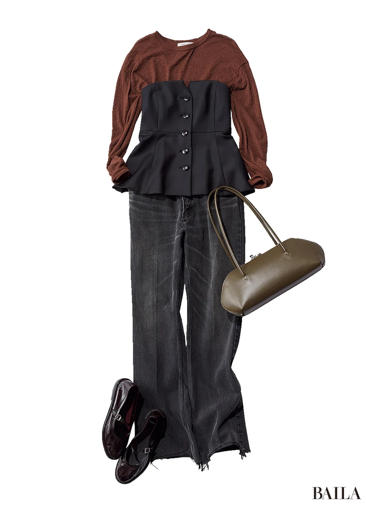 ビスチェ￥39600／サードマガジン（ザサードマガジン）　カットソー￥19800／デミルクス ビームス 新宿（デミルクス ビームス）　パンツ￥35200／アマン（アンスクリア）　バッグ￥19800／アンソロジー（アドカラム）　靴￥148500／ピエール アルディ 東京（ピエール アルディ）