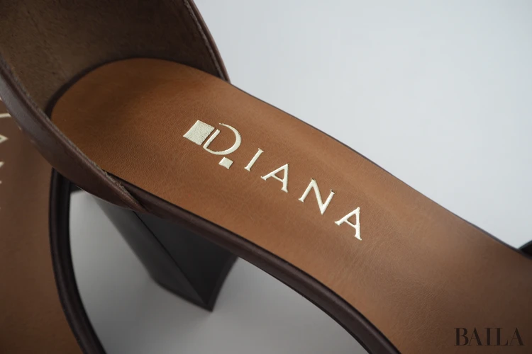 ※最終値下※【美品】DIANA スタック調ヒールサンダル DIANA 読む試着室】安定感があるのに脚長効果あり！「スタック調