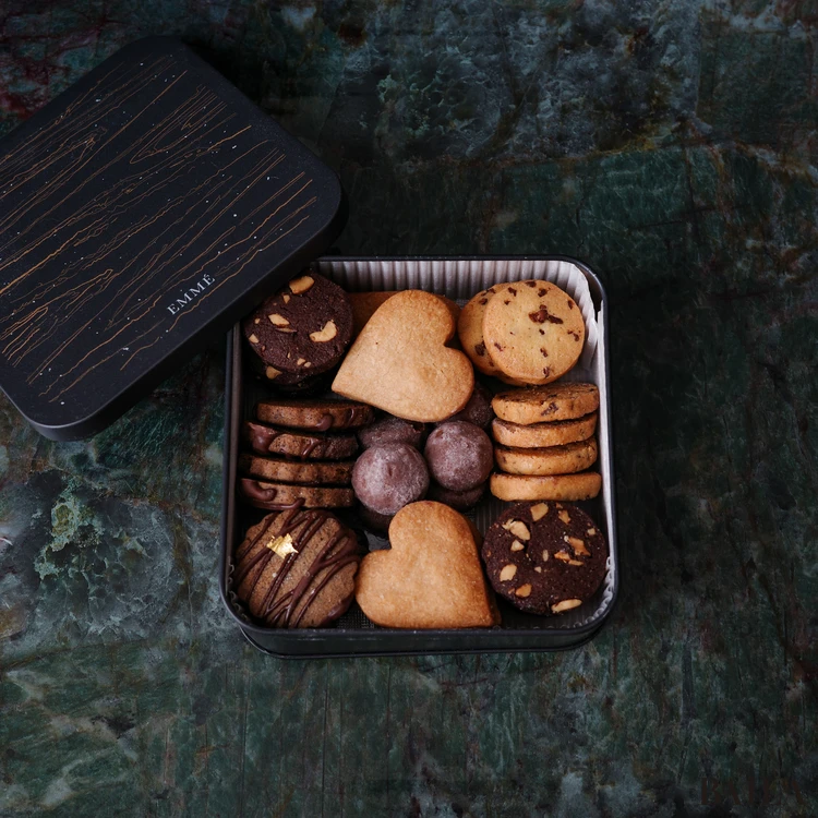 EMMÉ(エンメ)のクッキー缶「Régal(レガル)」の中身