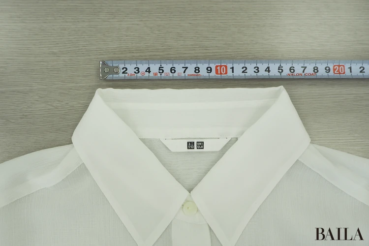 首元の開き：約15cm