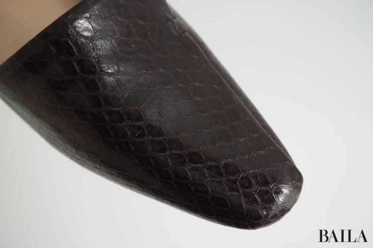 ワシントン靴店　きれい見えフラットシューズ　WASH　￥13200　ダークブラウン（スネーク）　Mサイズ　162cm　質感　素材