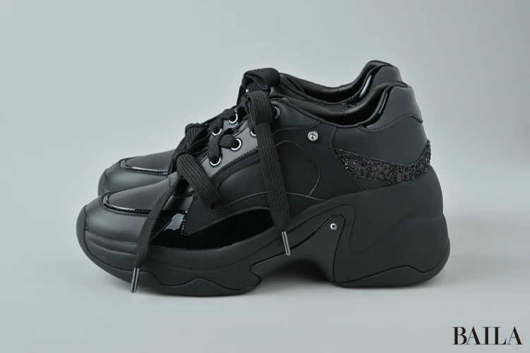 プラス ダイアナ　厚底スニーカー　サイドから見た様子