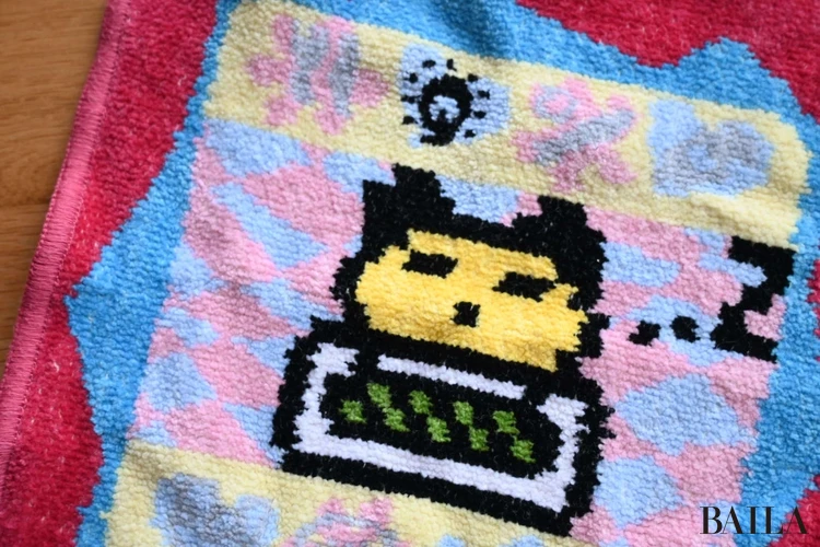 フェイラーのタオルハンカチ　たまごっちのデザイン　寄り