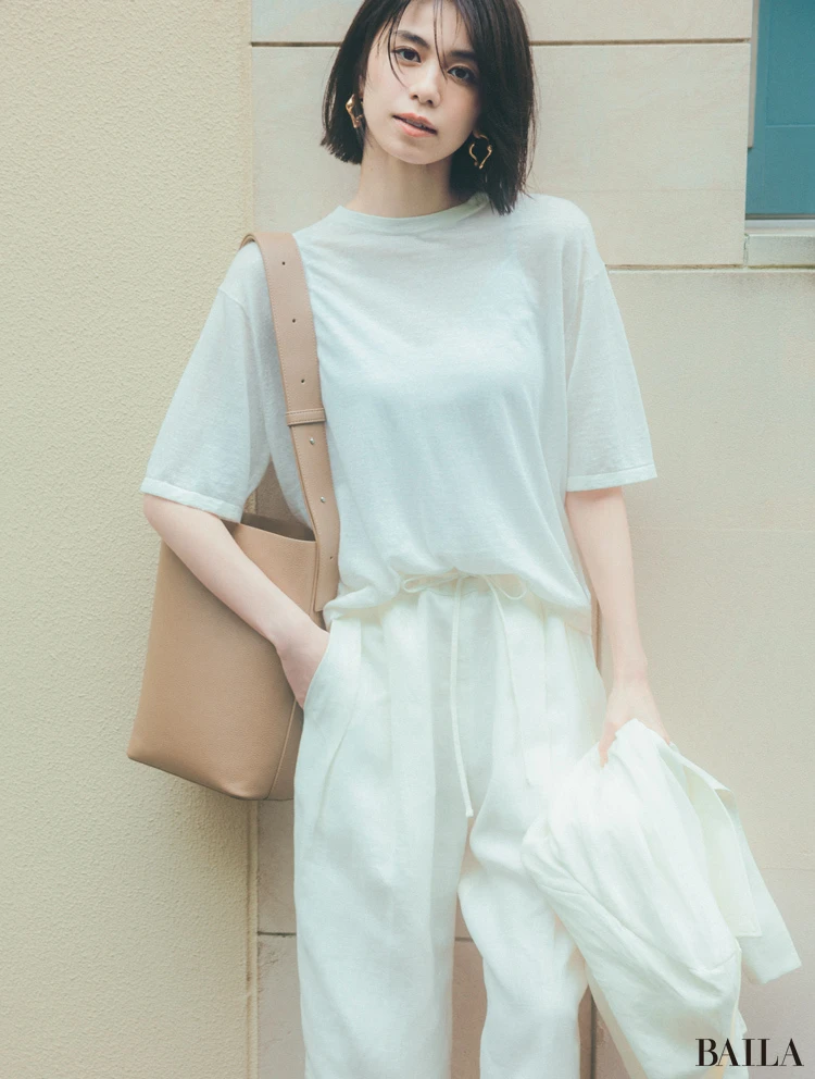 究極にシンプルな白Tが 繊細ニットでたちまちフレッシュに