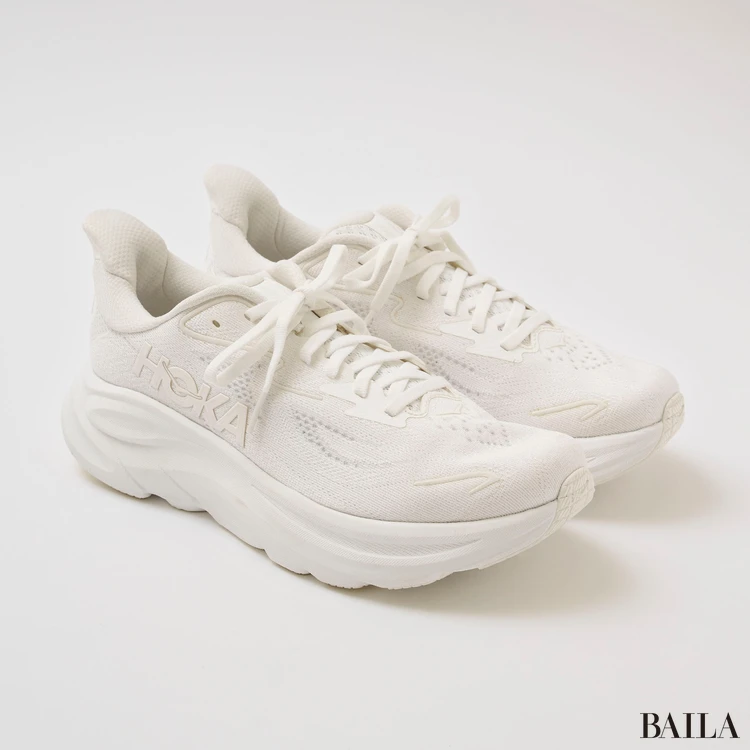 HOKAのスニーカー　クリフトン10　歩きやすい