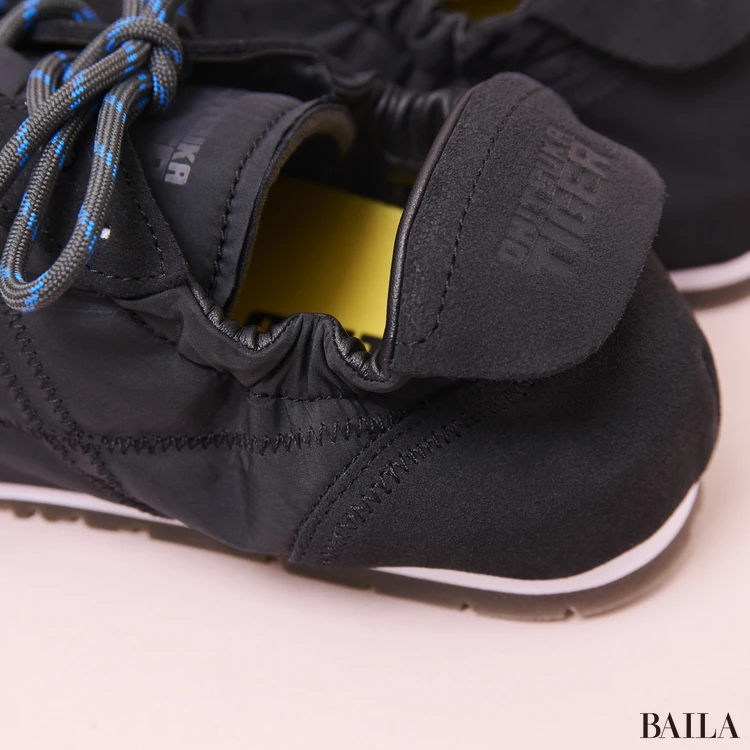 オニツカタイガー　休日　PLABALA