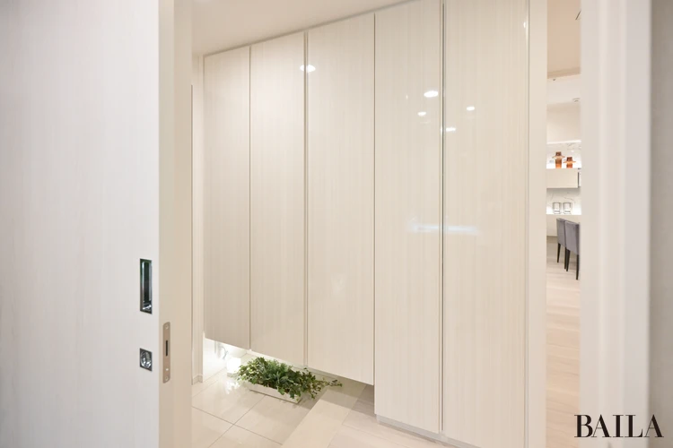 W CITY TOWERS　蕨　モデルルーム　玄関　シューズクローゼット