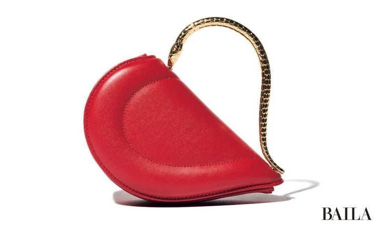 【BVLGARI(ブルガリ)】気品あふれるハートシェイプのトップハンドルバッグで注目の的に