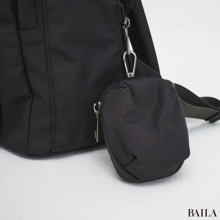 スーツスクエア　リュック　付属ポーチ