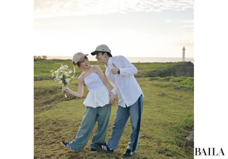 アパレル勤務の二人らしいリンクコーデ。スニーカーとキャップはおそろい。(ぱっちさん・27歳・アパレル)