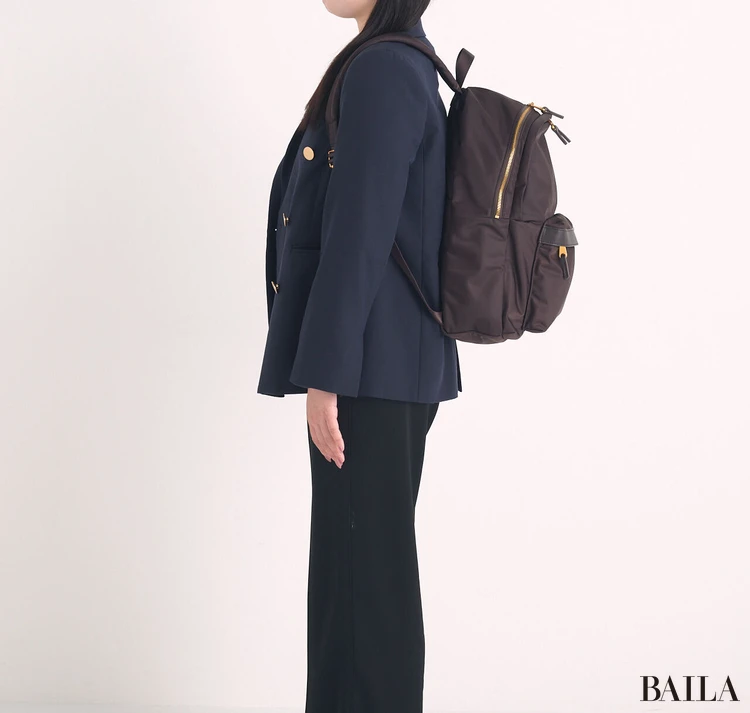 「ロペ エポール」の撥水リュック　着用感　サイド